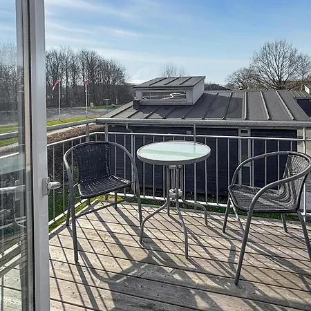 Hébergement de vacances Belle Maison à Avec Piscine Intérieure *